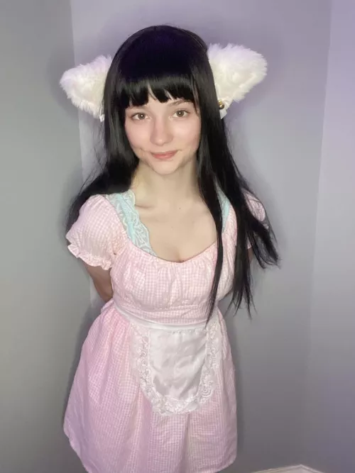 Hey want to come round? This is what I'm wearing.