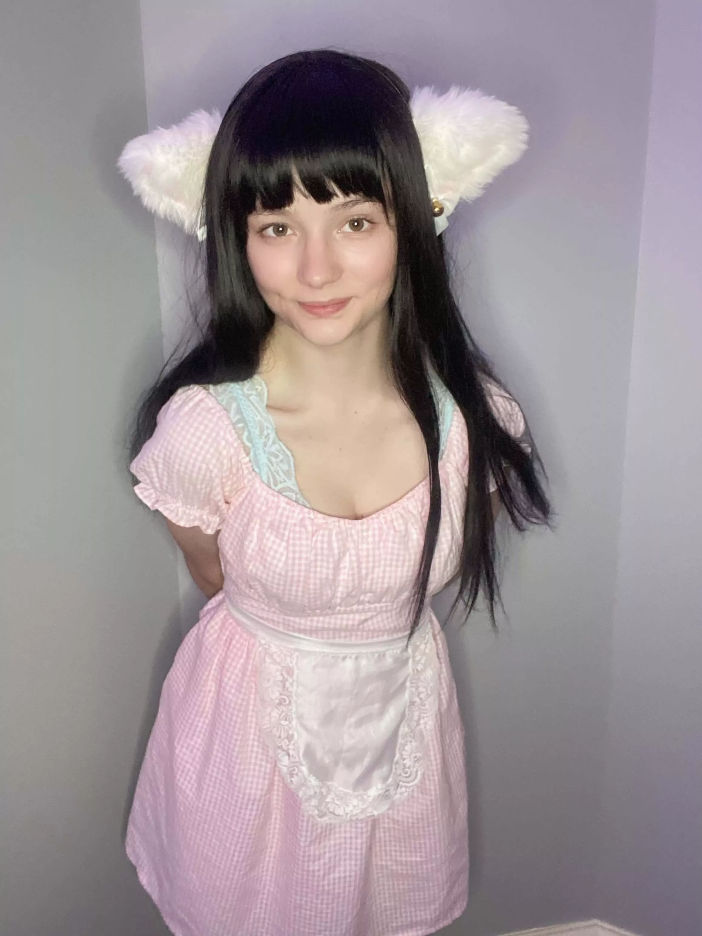 Hey want to come round? This is what I'm wearing.