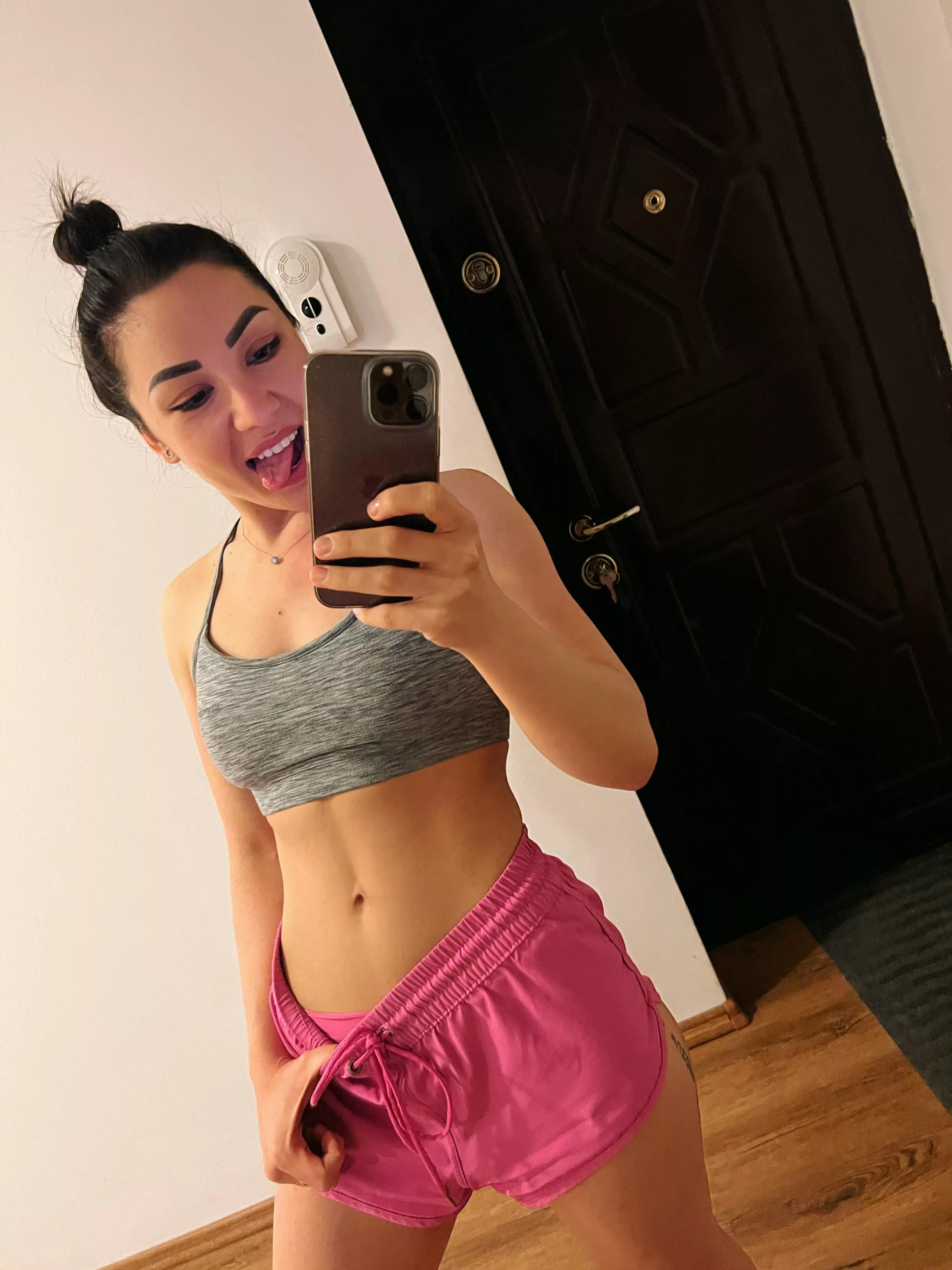 Home workout done, what you think about my abs ???? ✌️