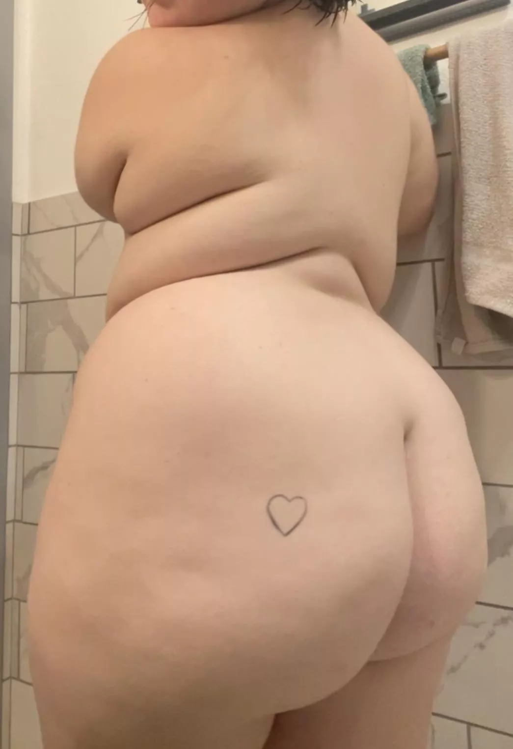 I hope my soft plus sized curves brightens your Monday! F18