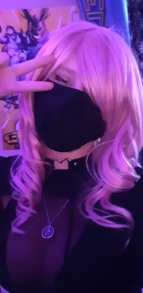 I started teaching myself eye liner this week 🥰 Feeling hot today