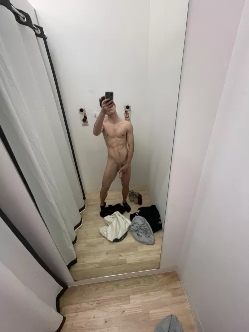 I wonder if the cute Bonds shop assistant is in this sub 🤔