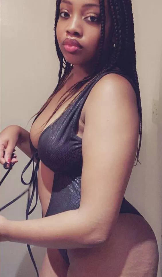 Idk if I look like a bimbo probably not but that’s the vibe I get from this