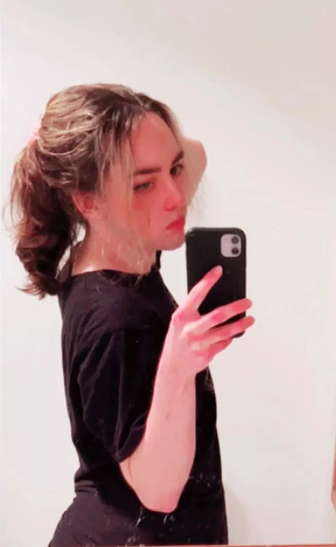 Just hangin around 🙃