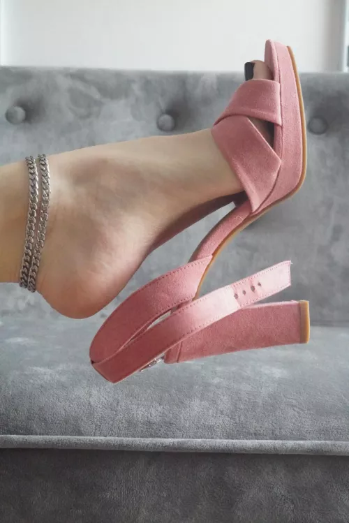 little shoe dangle for you 🤭