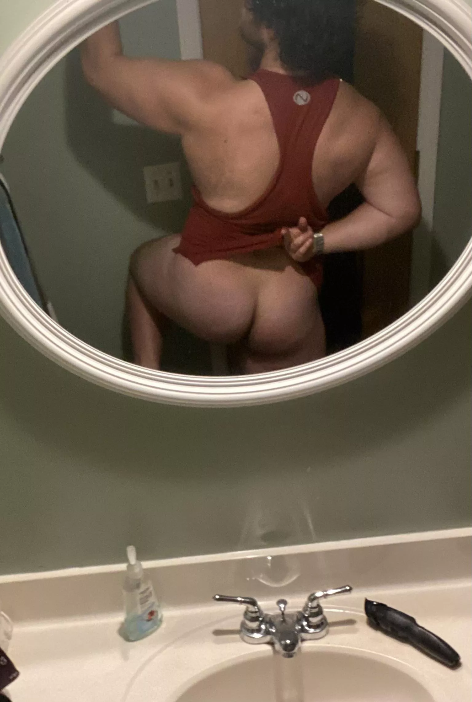 My mirror is to high to show my butt. I had to get creative