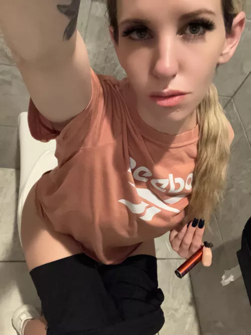 On the toilet 🚽 at the gym