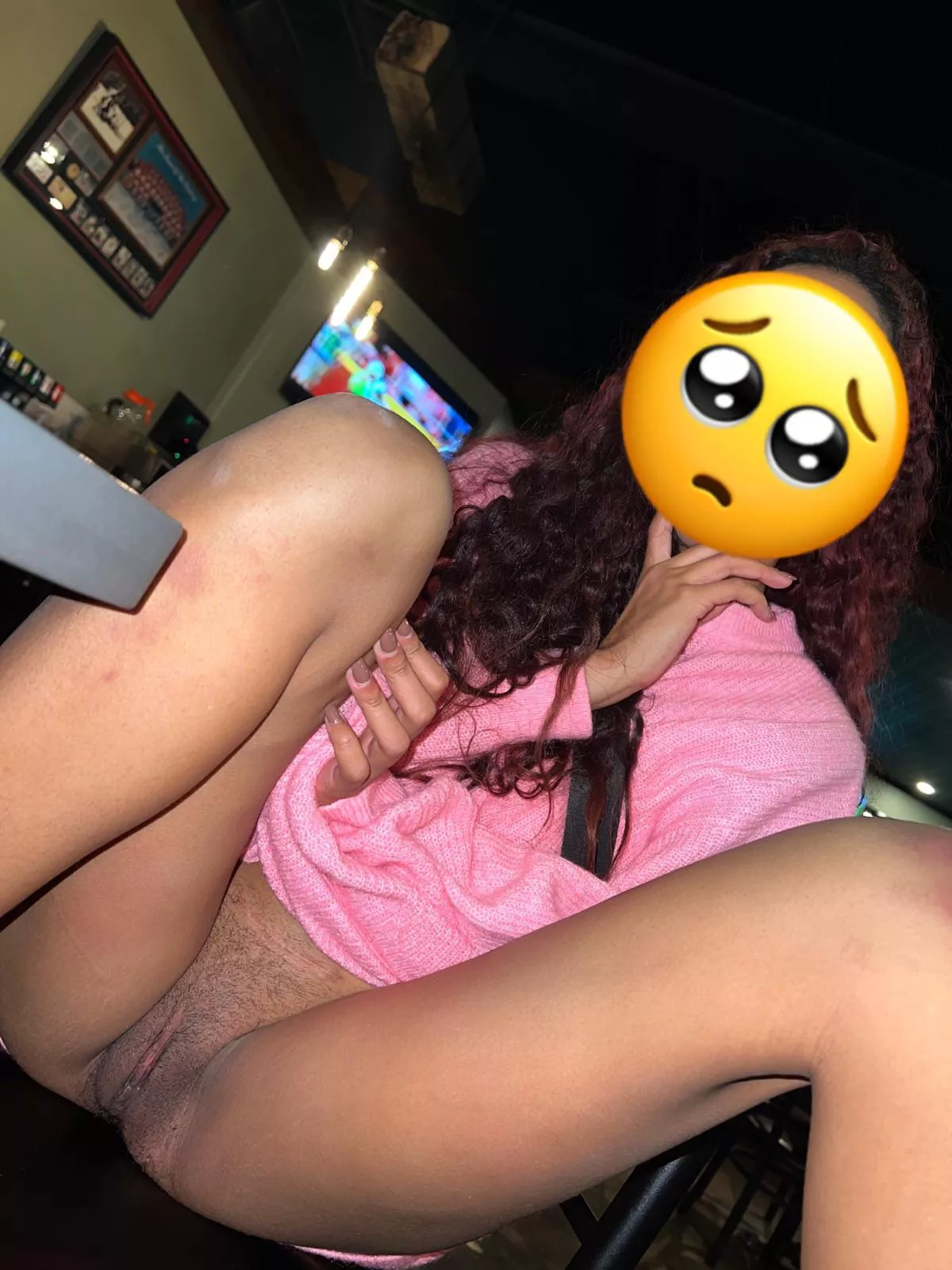Pussy show for the guys at the bar (subscribe for outdoor and public pussy play) Honeyybeebabyyxo