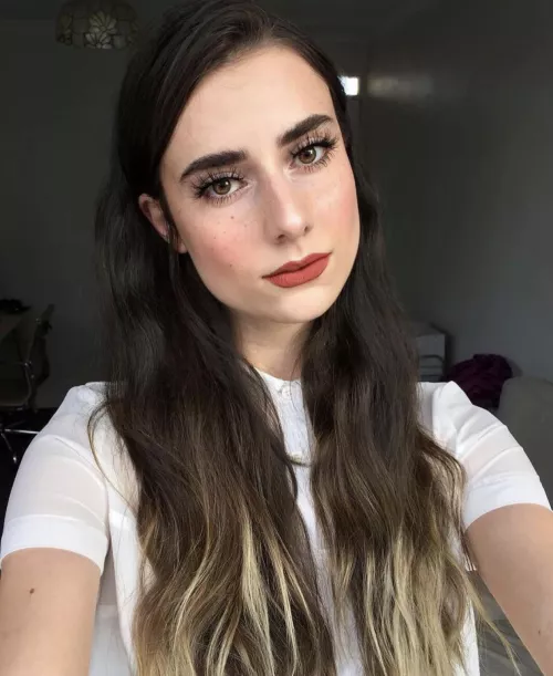 Who wants to watch the new Hellraiser with me!! 🤧