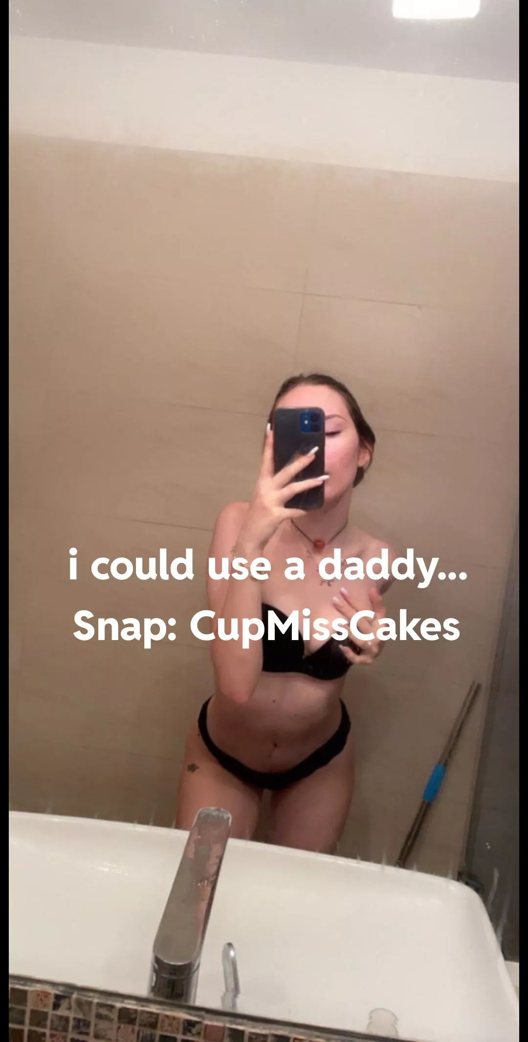 19 [F4M] Snap 👻: CupMissCakes wanna help me with my daddy issues? 💕