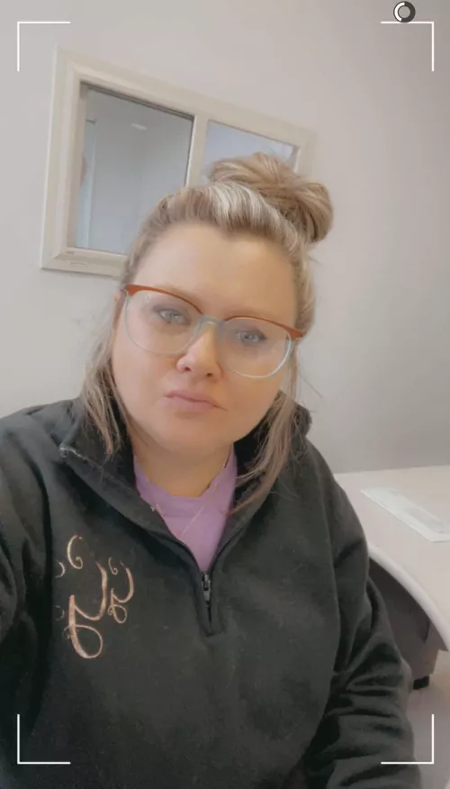 39 [F] enjoy your Tuesday loves 😊💜