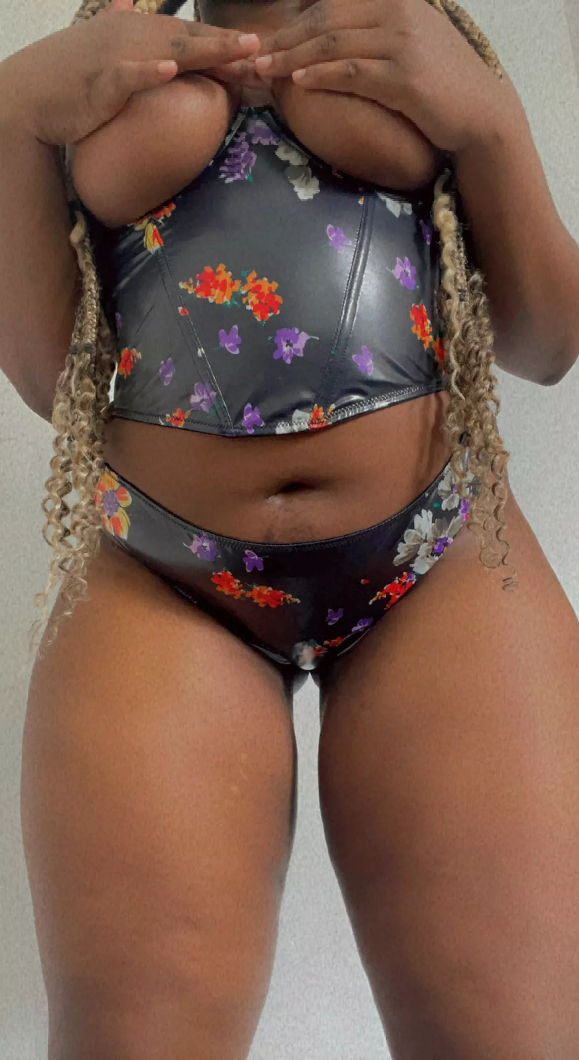 Another workwear for the hot days, what would you say?😜