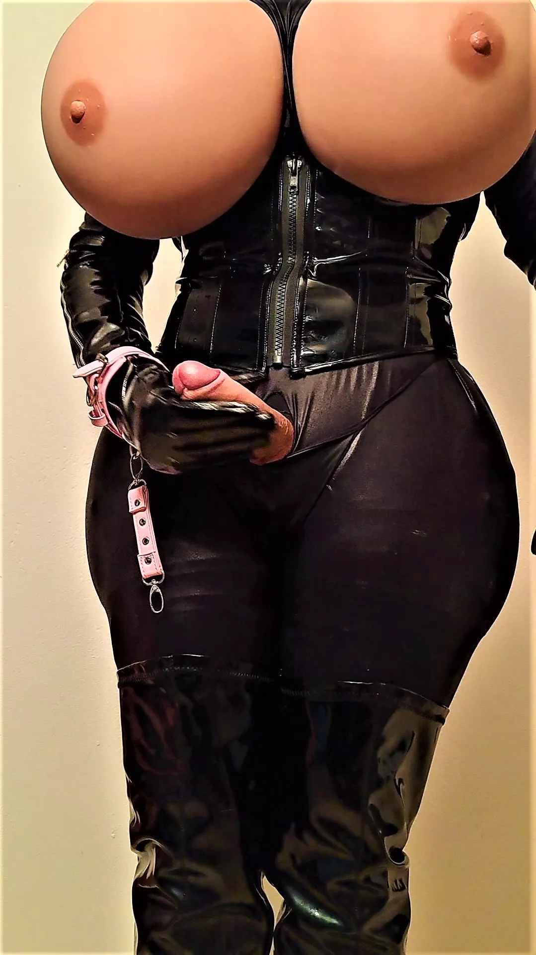 Bimbo Sissy plays with her Clitty