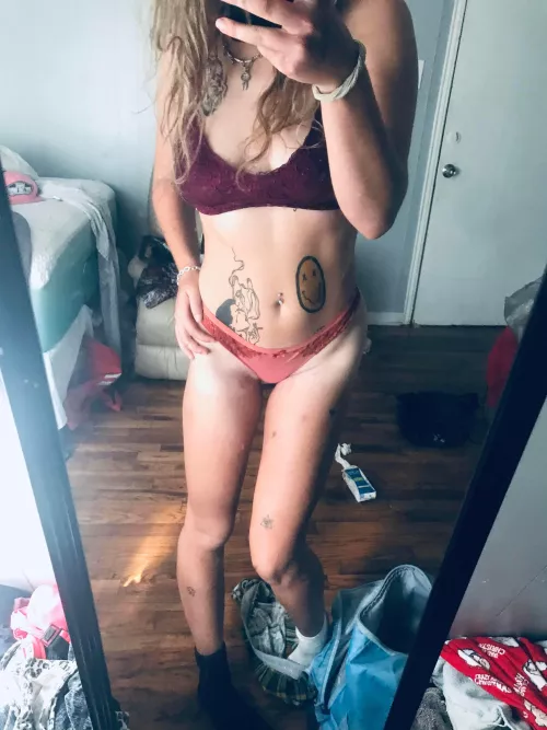 Could you resist groping me up and down if I pranced around like this in front of you🤪🖤19f