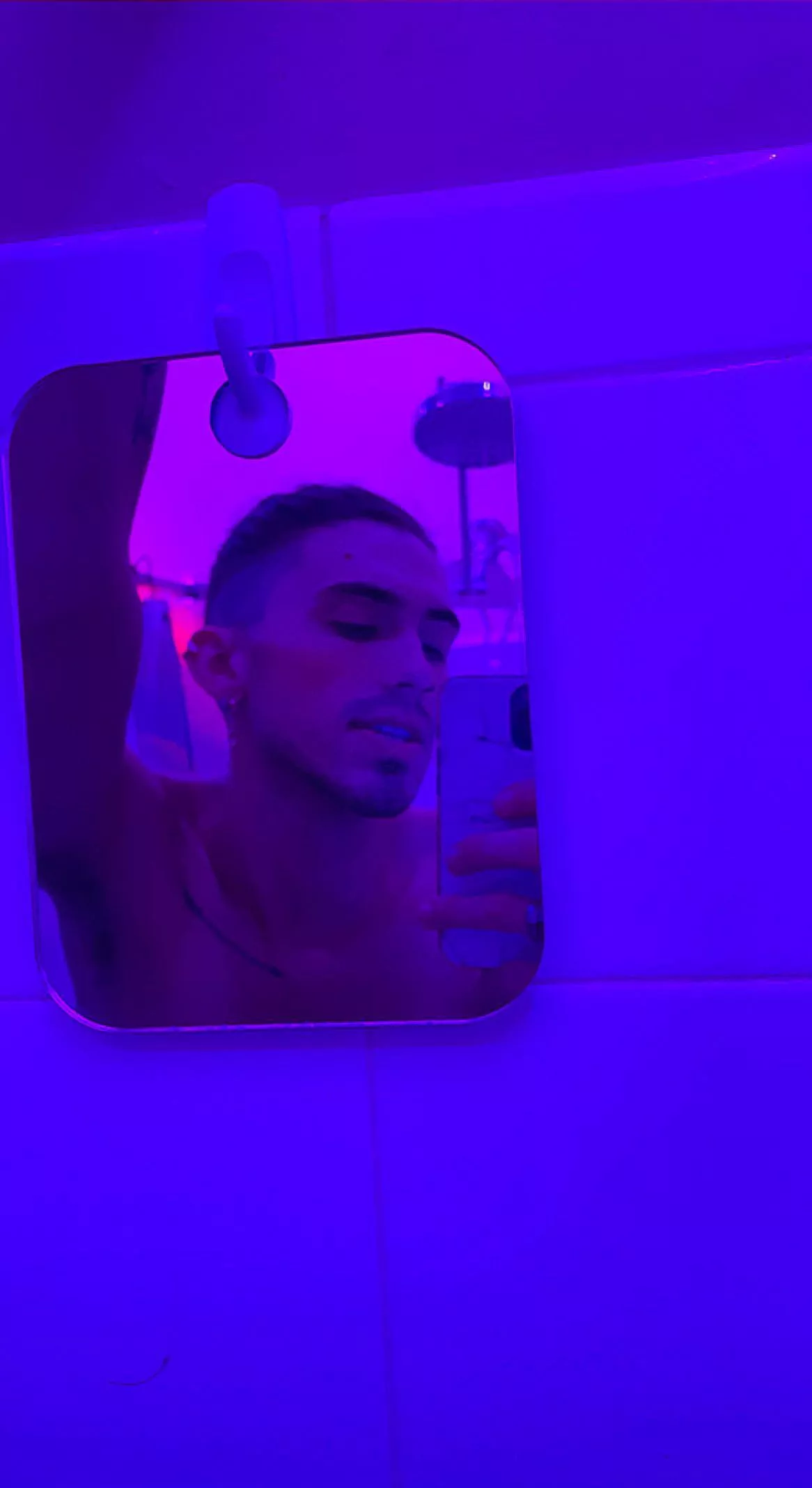 cum showerr w me on my OnlyFanss 😏 check the comments for the link 😜