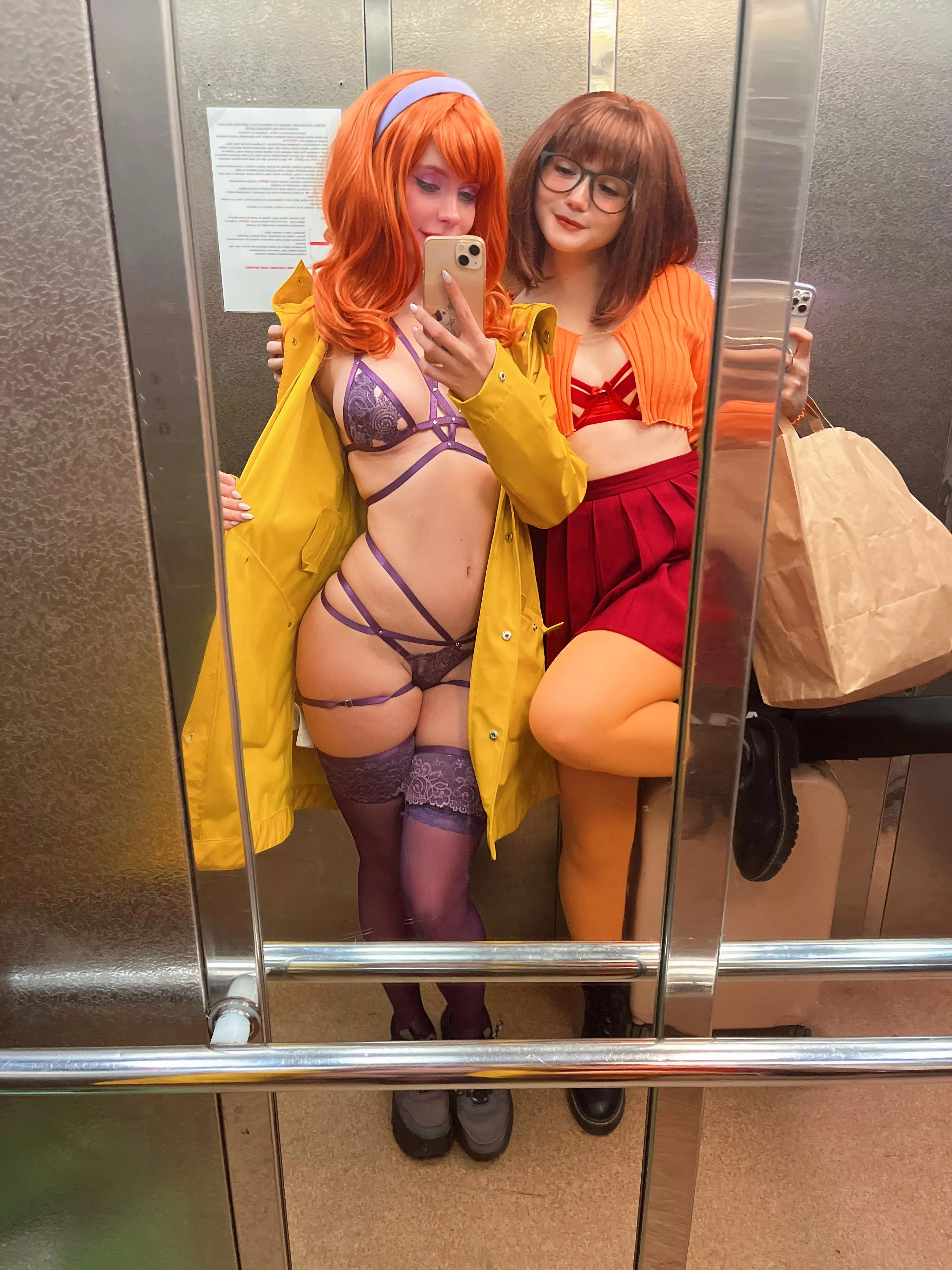 Dapne and Velma by Caterpillarcos and Neyrodesu