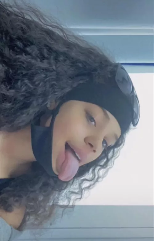 Dm if you can jerk to her live on cam on a second screen (no nudes)