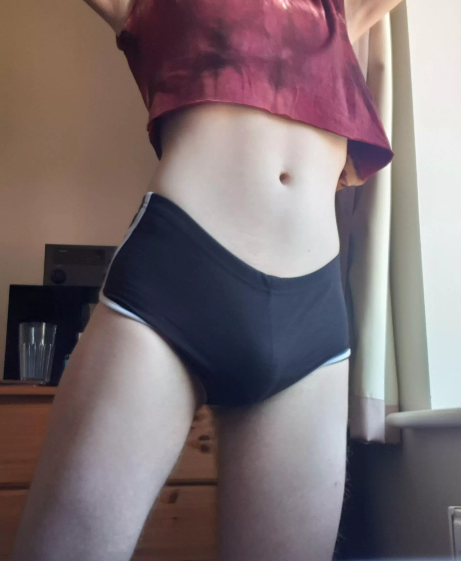 Femboy tummy :3