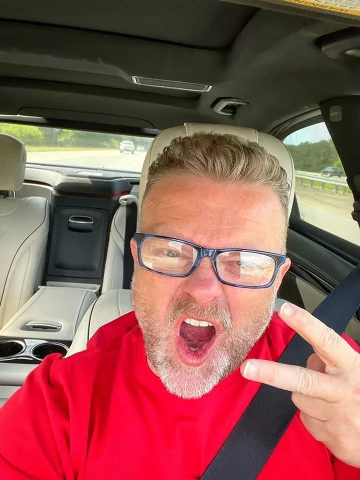 Good morning y’all! Just thought I’d be a bit goofy this morning! Keep smiling! (52)