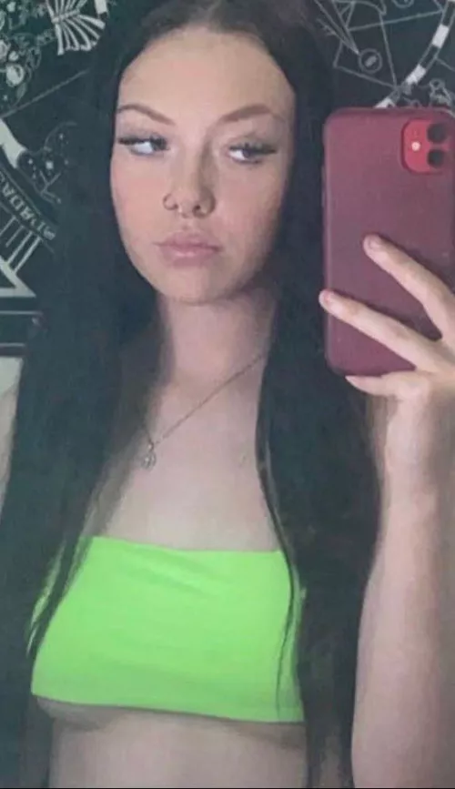 have a bunch of this girls tik toks to feed for cum tributes, no nudes, no lims, reply here but have discord