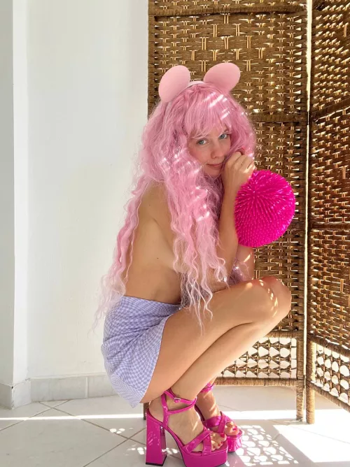 I want to please you with my photos and give my love