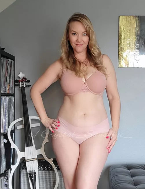 [IG] Am I the kind of friends mom that gives you a boner? [F49]