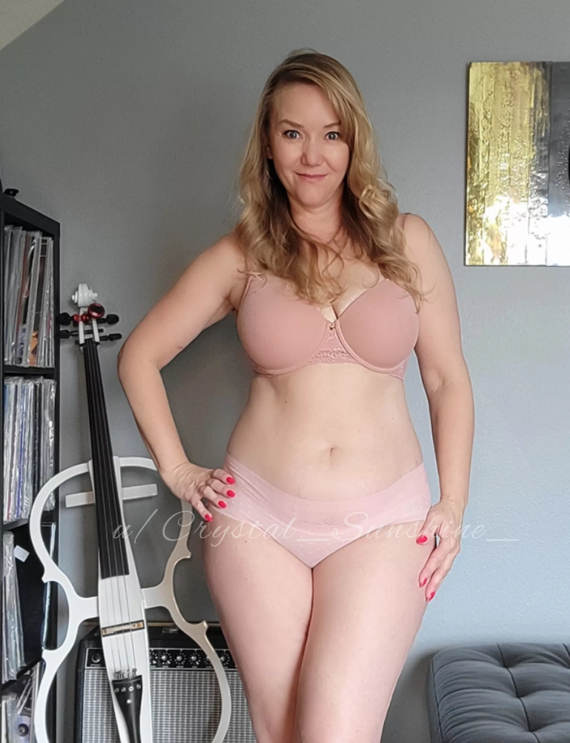 [IG] Am I the kind of friends mom that gives you a boner? [F49]