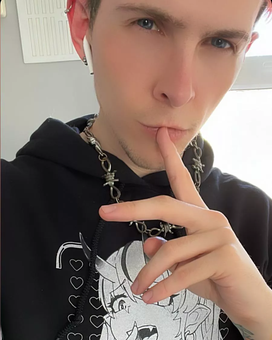 It’s my birthday tomorrow! Hope your day is good too 🖤