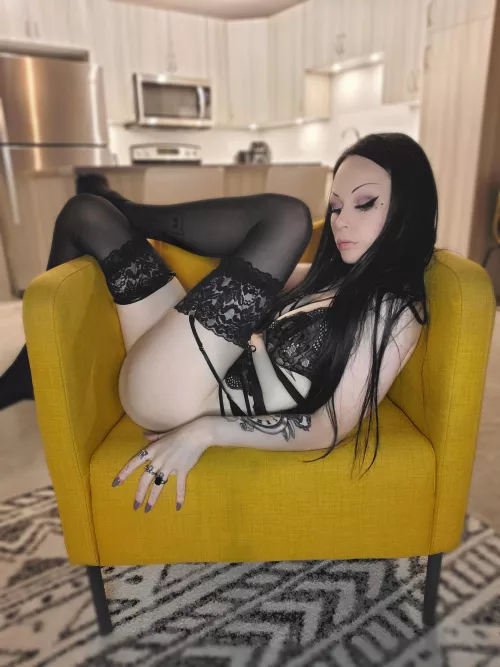 Submissive & flexible 💛🖤