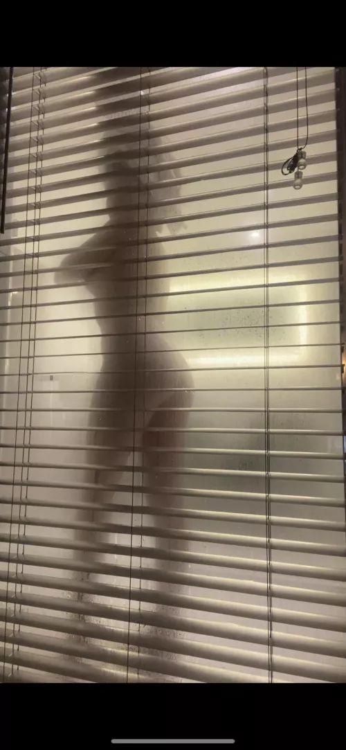 Watch me through the window 💦