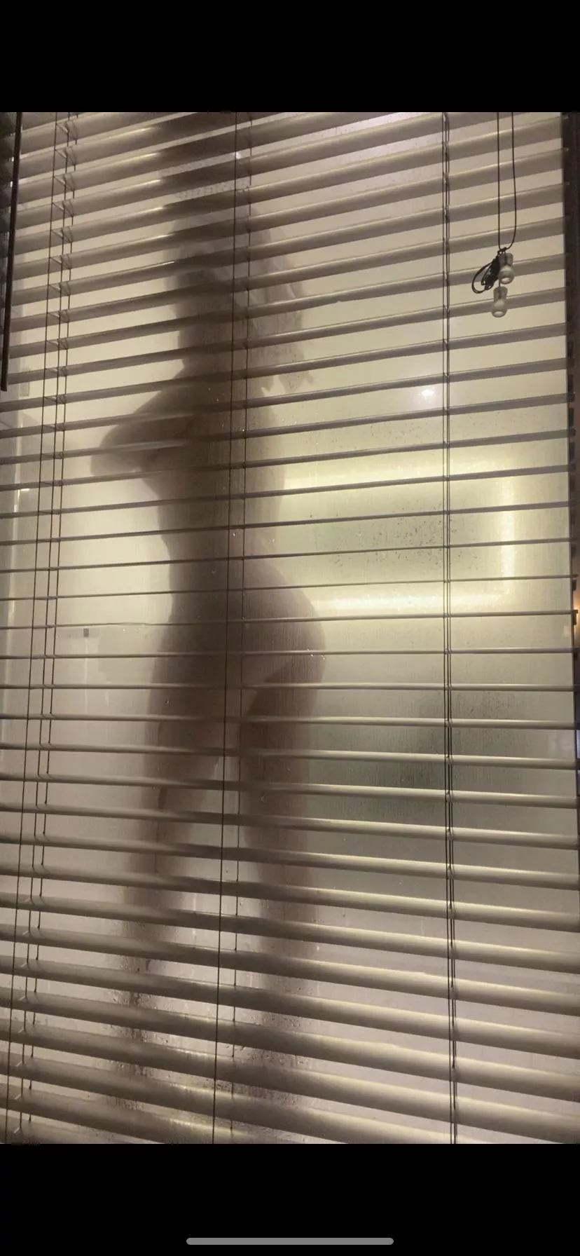 Watch me through the window 💦