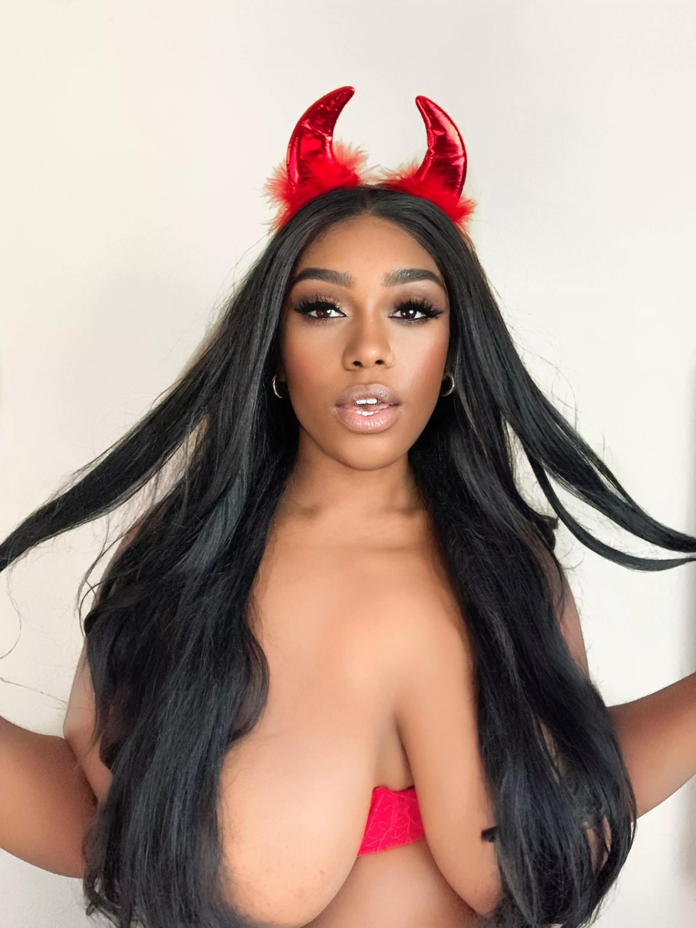 you’re naughty lil devil😈🔥🔥