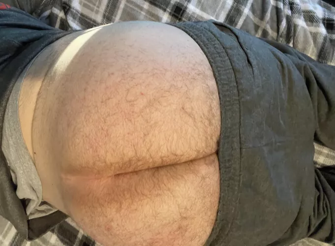 (21) gotta stretch before working out 😉