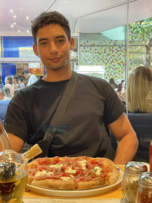 About to slay this delicious pizza here in downtown bangkok! Do you want a slice? 👀