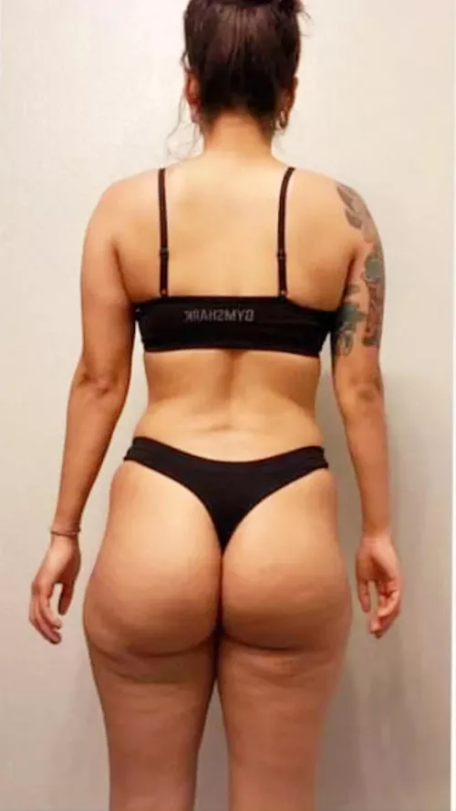 big natural latina ass 🤤