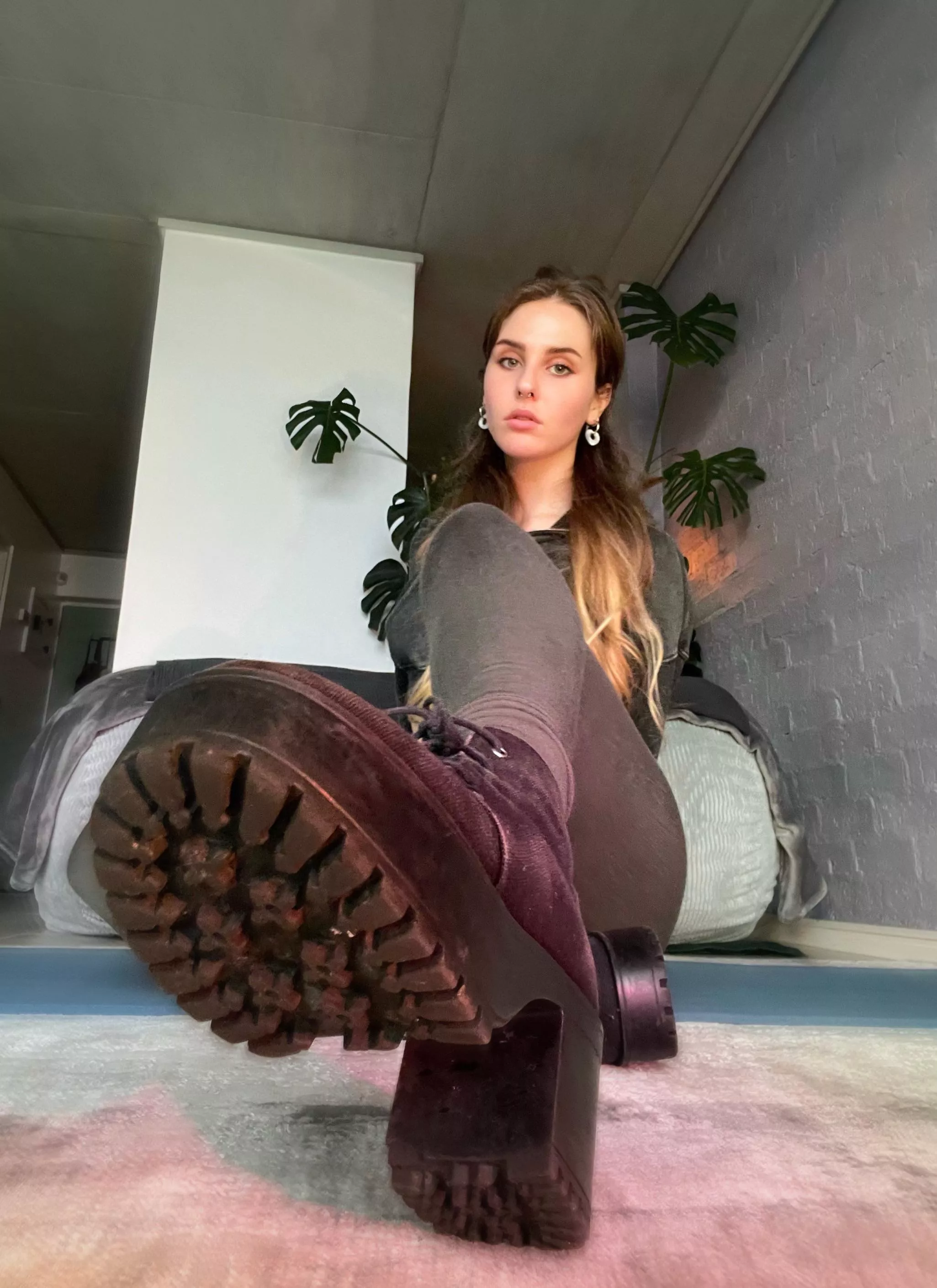 boots always look better from the bottom up, don’t you think