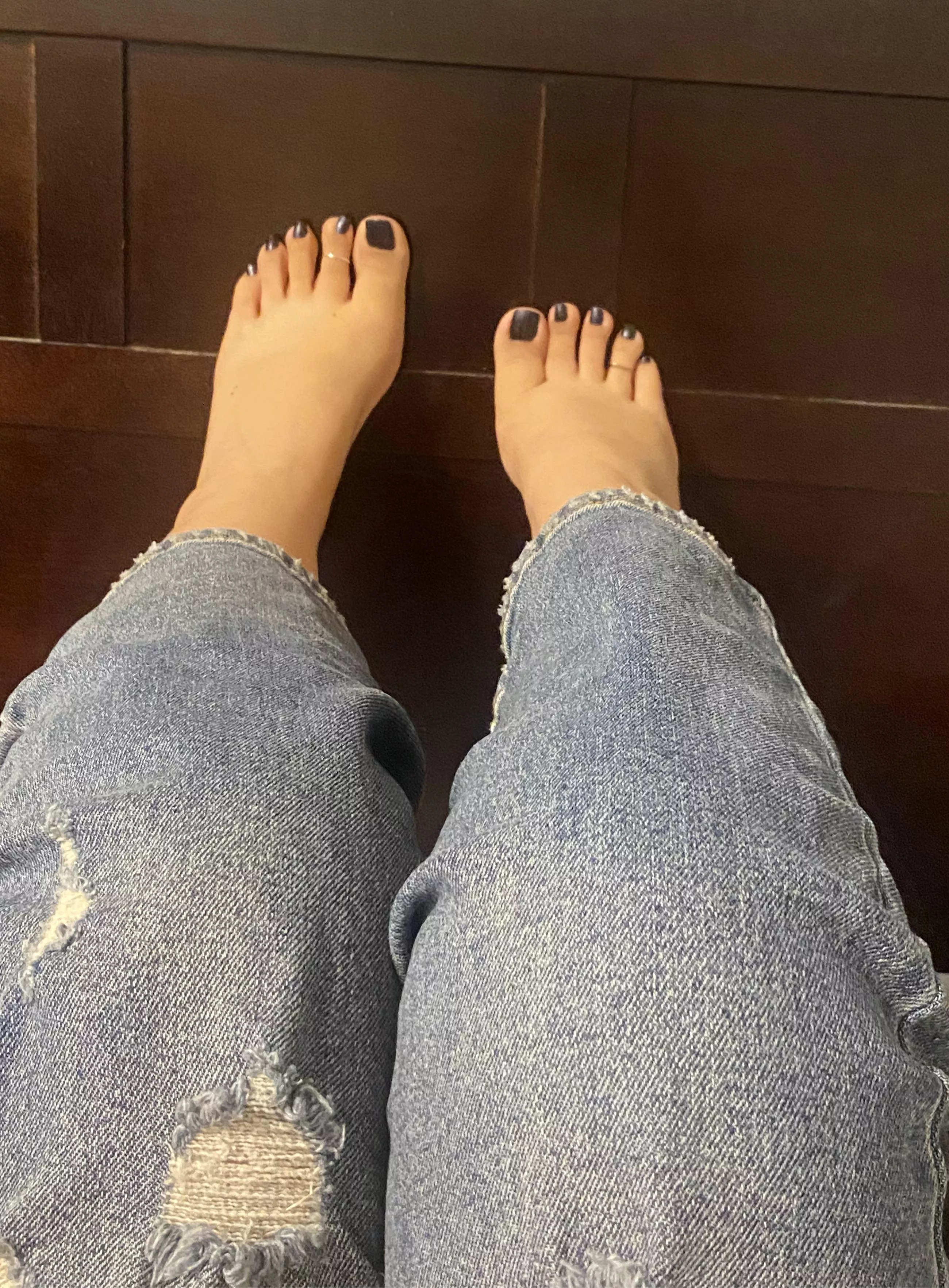 can i put my toes in your mouth ? 😋