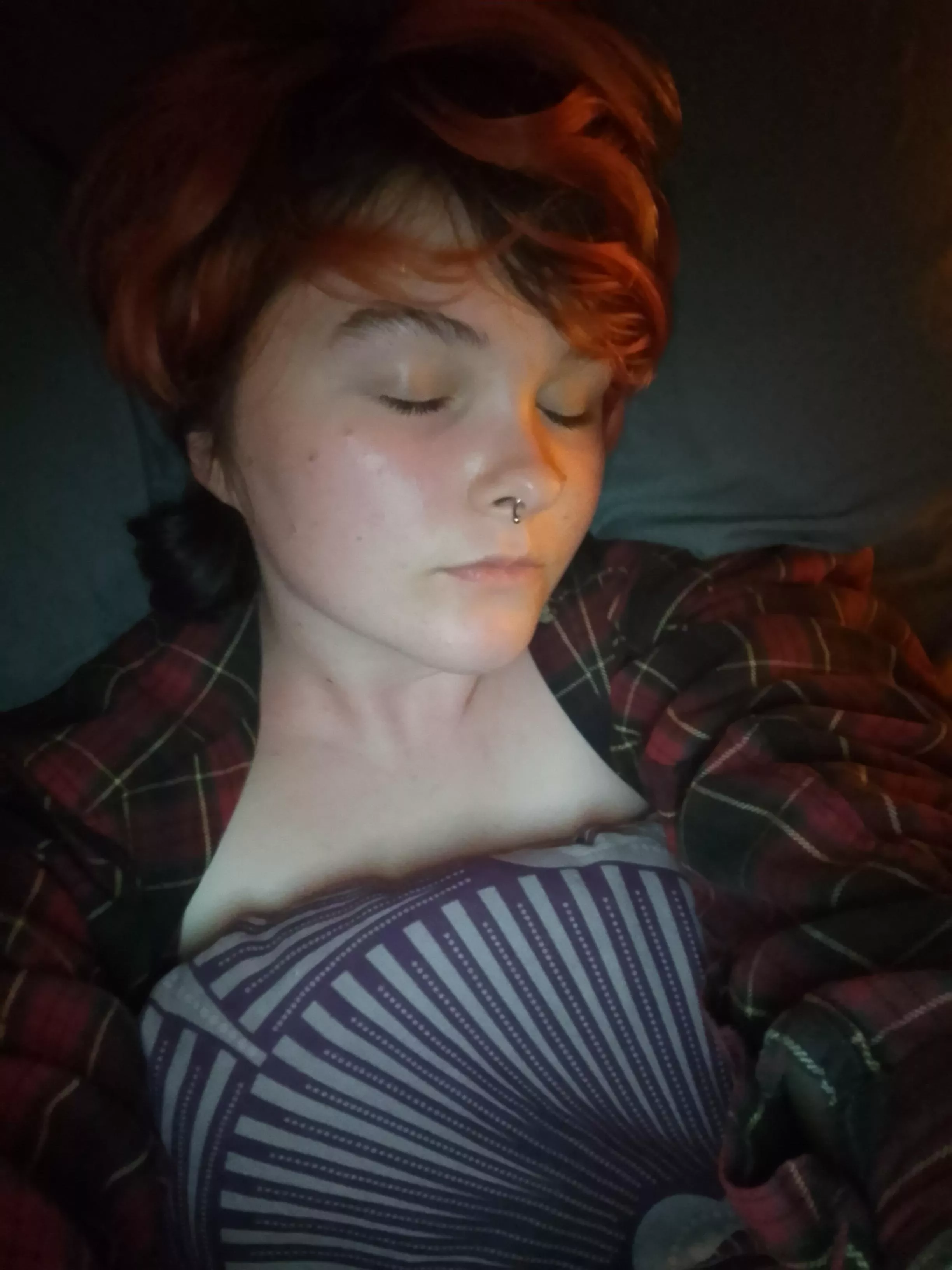 can't sleep (⁠ ⁠･ั⁠﹏⁠･ั⁠)