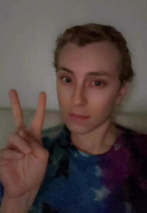 Do you think you can beat a lil femboy like me? 😼