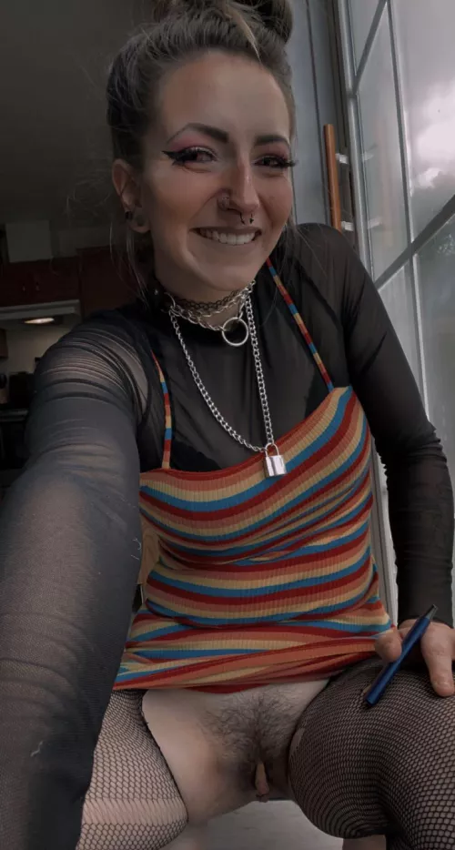 • happy , pantyless , goth slut 🌈🖤