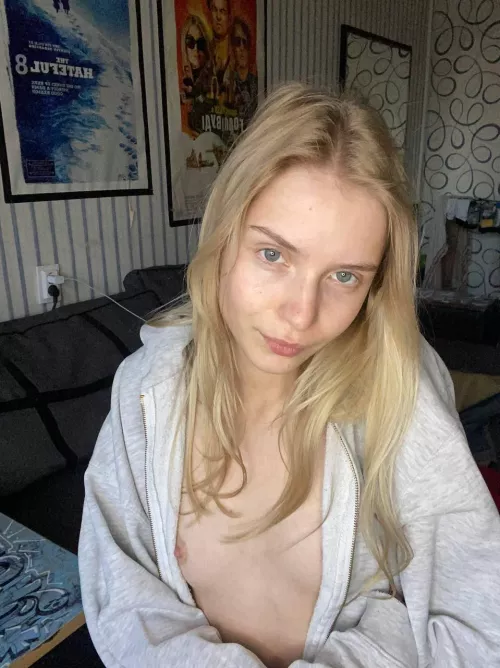 I am horny today and I have a desire to make for you custom videos 💦😋