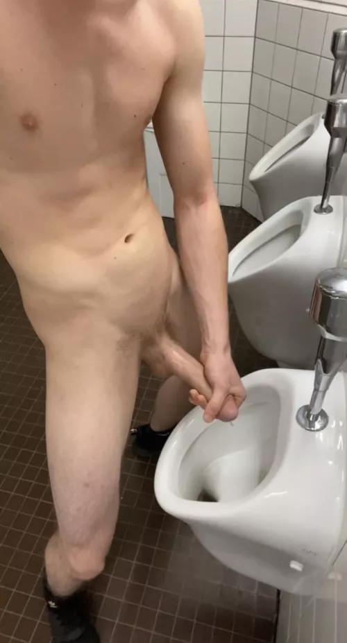 I came naked at the urinal🥵 One could have come in at any time🫣