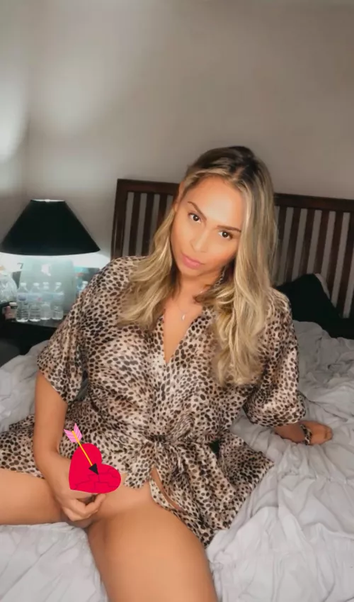 I mean if you wanna see my she male cock lmk