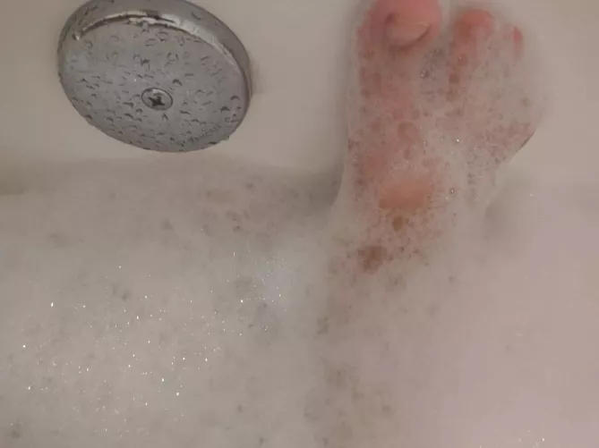 I'm in the tub, anyone want pictures or videos?