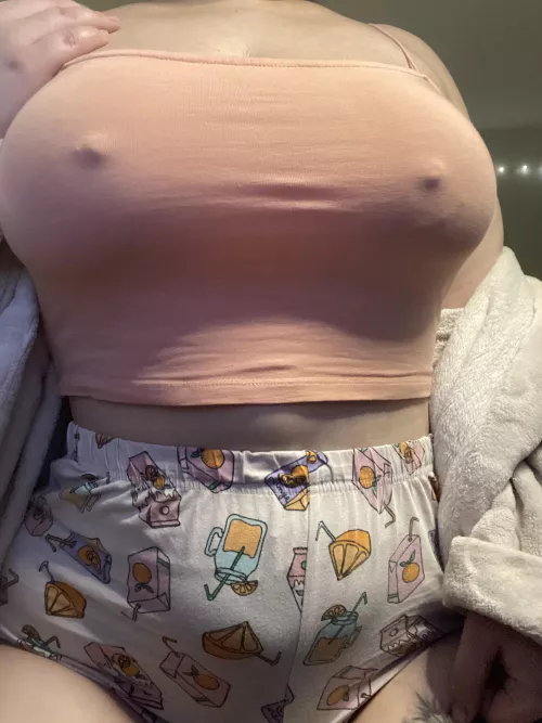 Just a horny little Brit this morning, hope you like my orange juice shorts 🍊