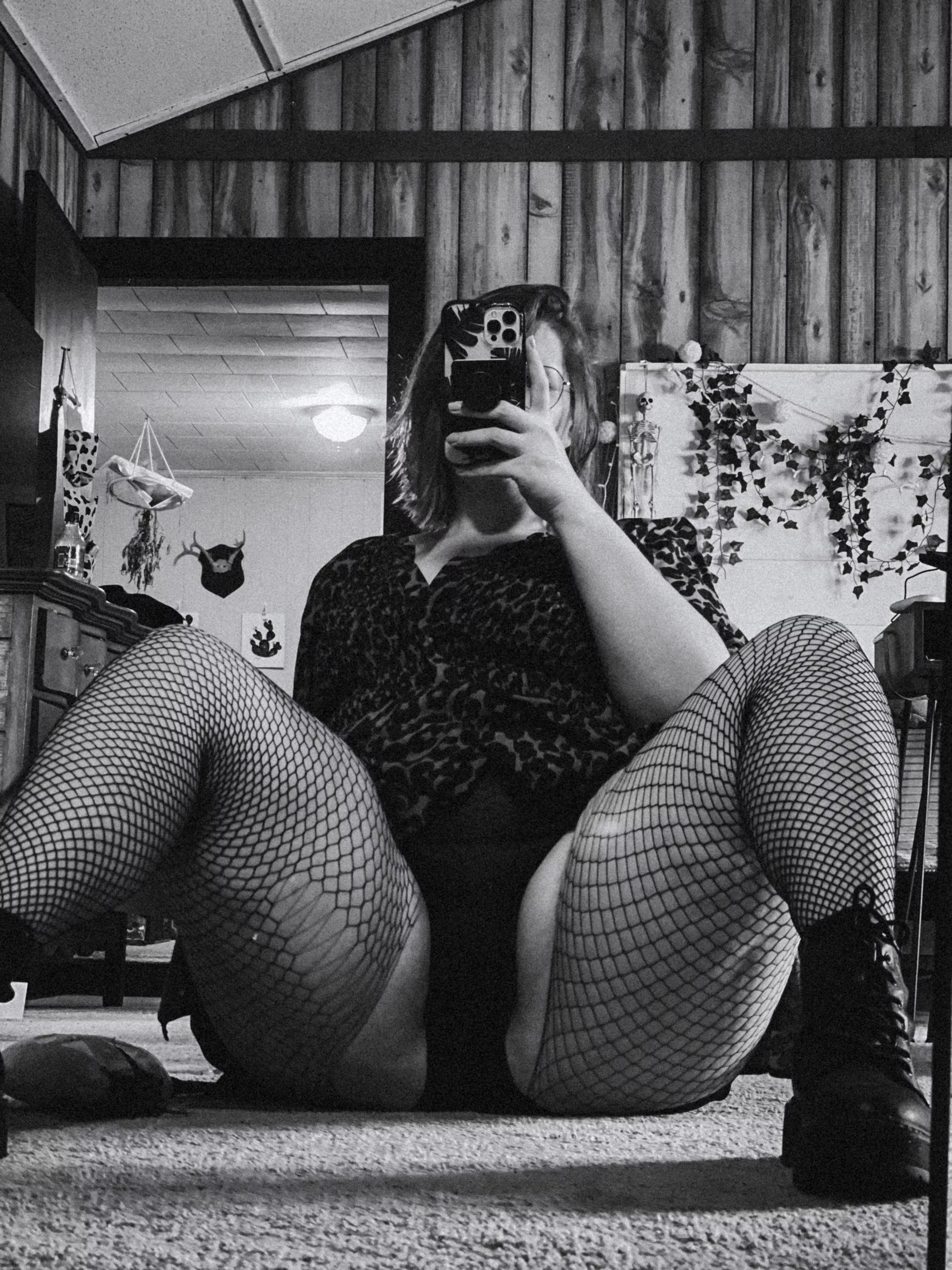 Let’s have some fun today - sexting, customs, live calls, dick/pussy rates, gfe. Whatever you want.