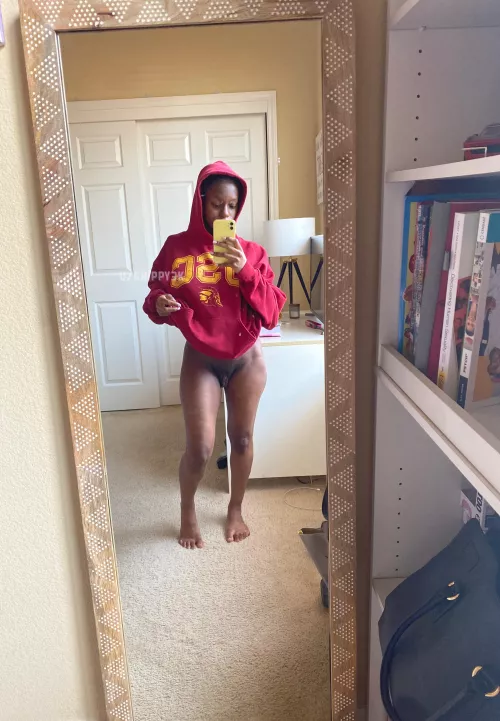 My pussy is so phat you can see it from the front :)