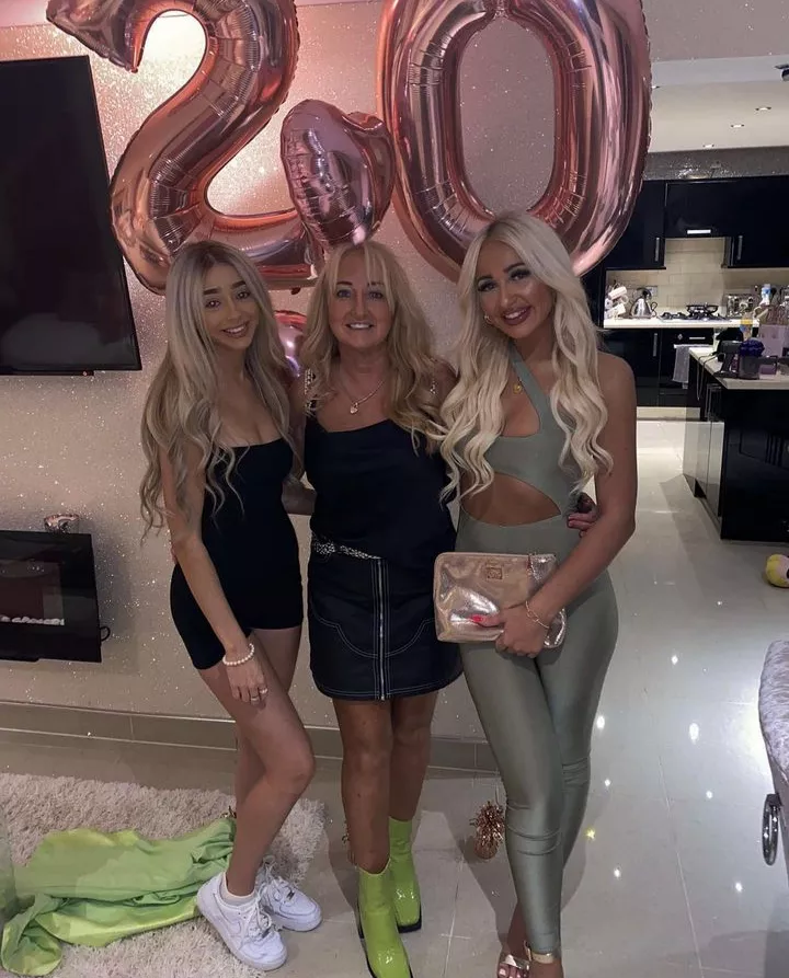 Sisters and their mum