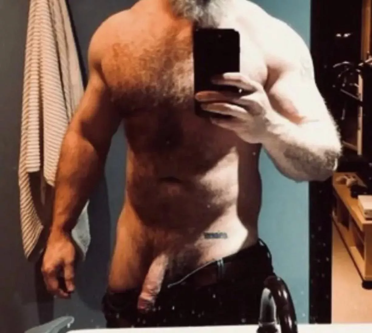 The gym always makes me horny af (m).