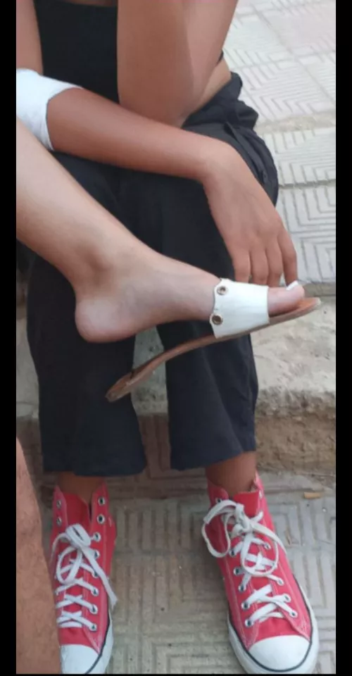 what will you do if i offered you my foot ? 😳